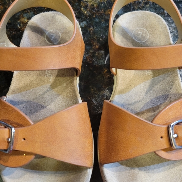 Brown Kids Sandals - Picture 5 of 11